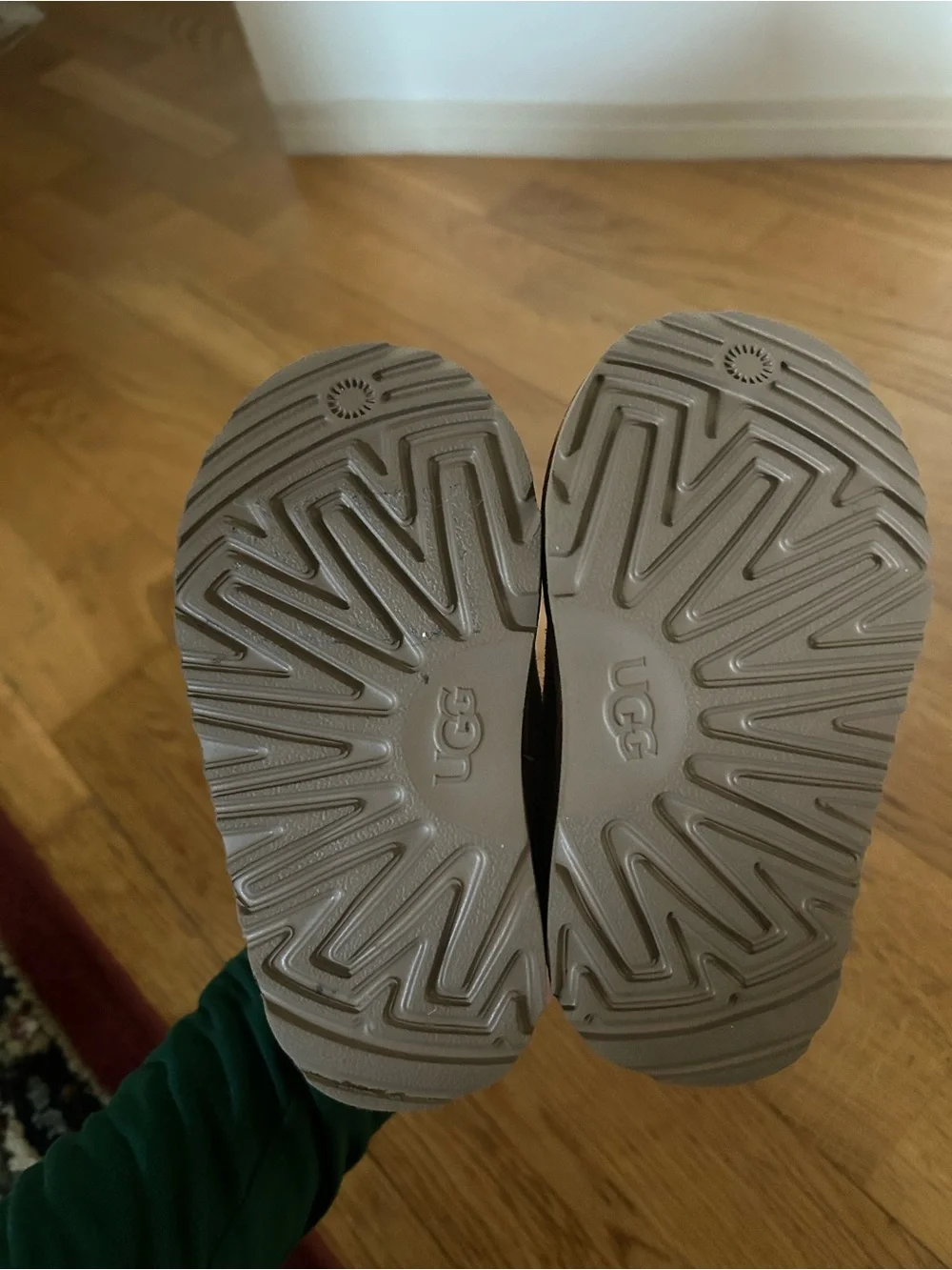 UGG Kids Tazz Slip-On Slippers in Chestnut Brown Toddler Size 7